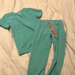 FIGS Set - Womens scrubs in Jade size XS